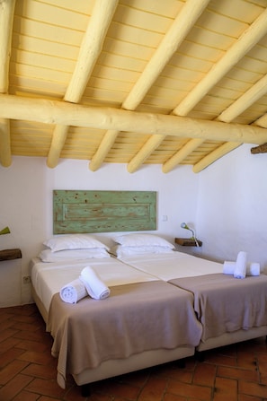 Cottage, 1 Bedroom | 1 bedroom, soundproofing, free WiFi, bed sheets