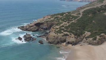 Una spiaggia nelle vicinanze