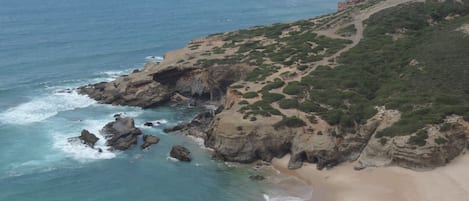 Una spiaggia nelle vicinanze