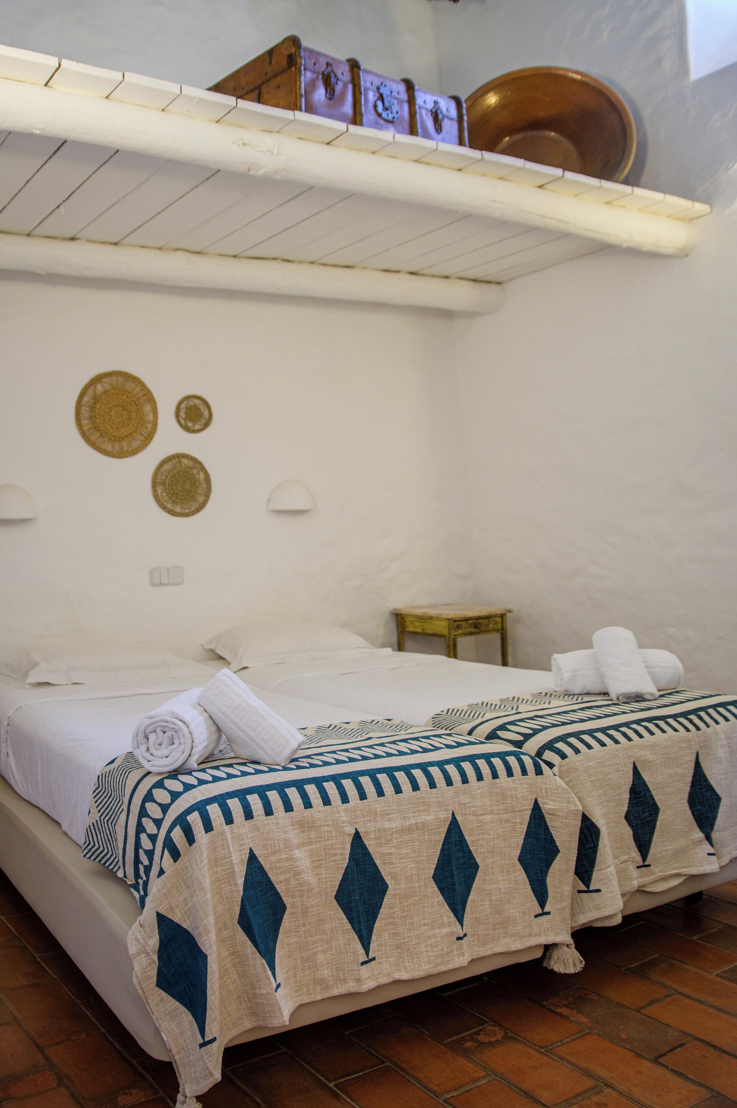Cottage, 1 Bedroom | 1 bedroom, soundproofing, free WiFi, bed sheets