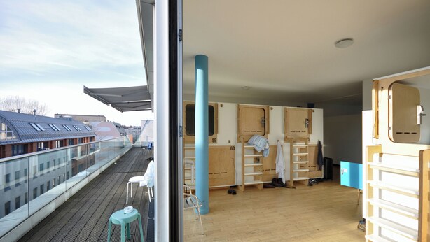 Iron/ironing board (on request), WiFi (free), bed sheets - Heart of Gold Hostel Berlin (Berlin)
