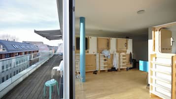 Iron/ironing board, free WiFi, bed sheets