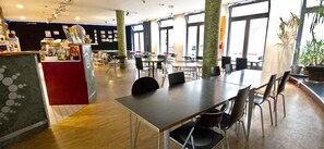 Dining - Heart of Gold Hostel Berlin (Berlin)
