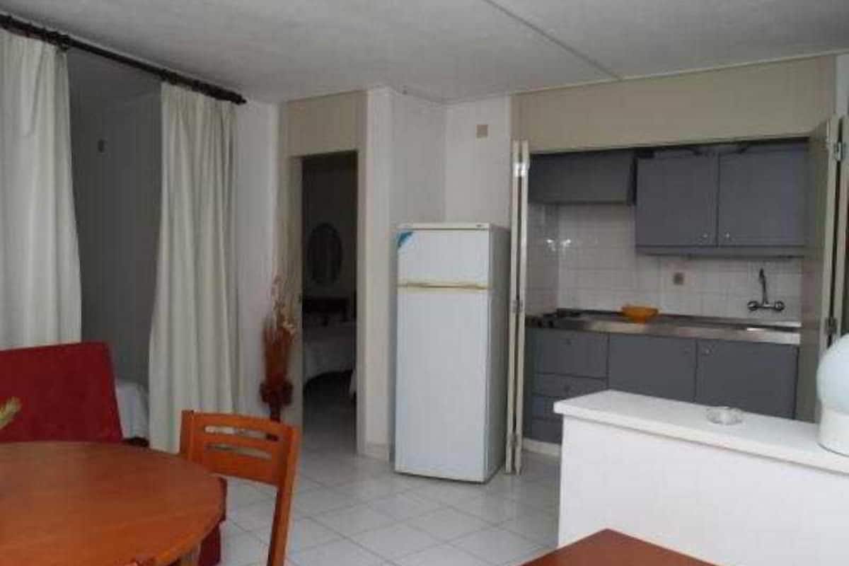 Private kitchen | Coffee/tea maker, fridge, microwave (on request)