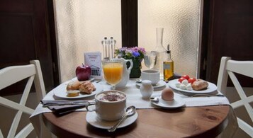 Daily full breakfast (EUR 9 per person)
