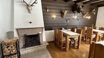 Nhìn ra bãi biển