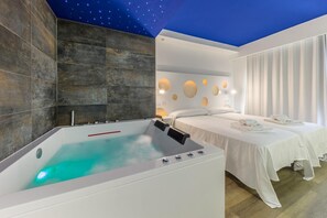 In-room safe, cots/infant beds, rollaway beds - Welikehotel Triton Beach (Capdepera)