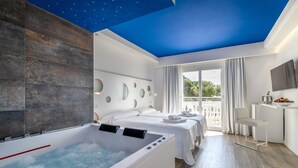 A modern hotel room with a large bathtub, two beds, a balcony with a view, and a starry ceiling. - Welikehotel Triton Beach (Capdepera)