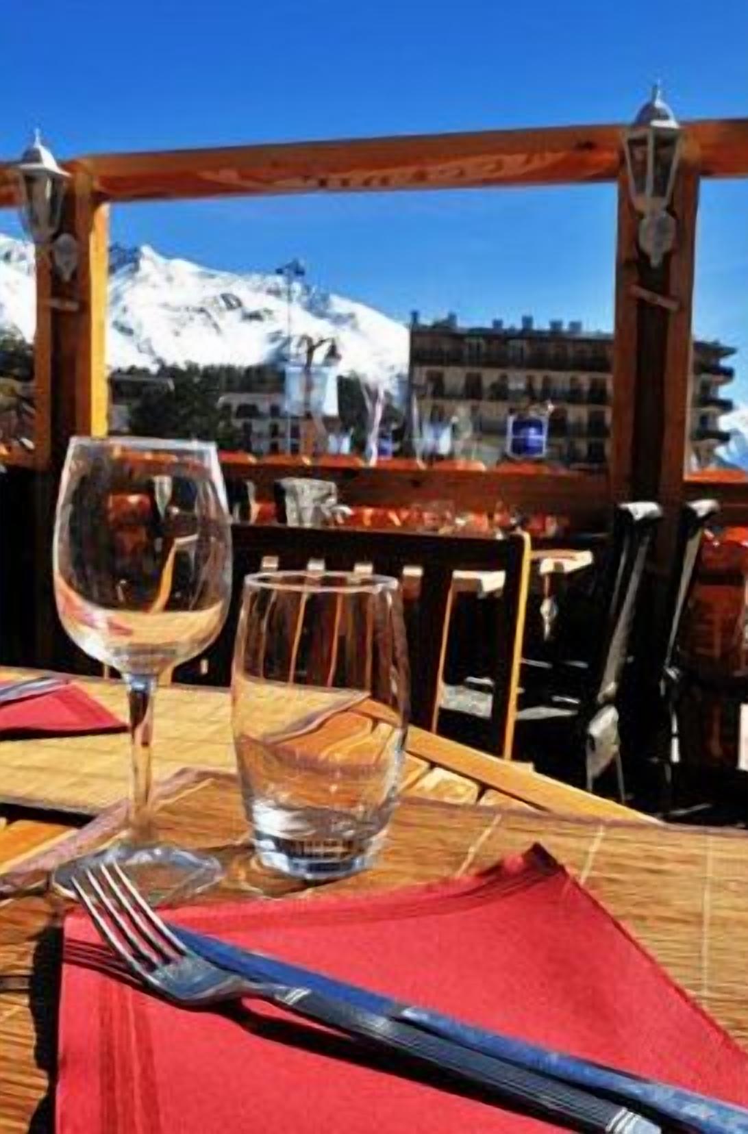 Déjeuner et dîner servis sur place, spécialités Cuisine française