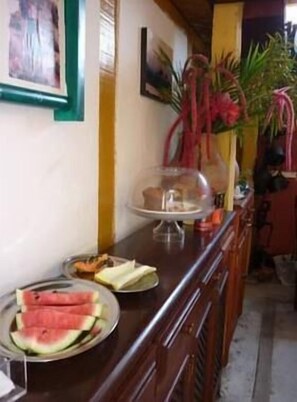 Free daily continental breakfast