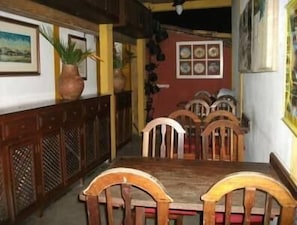 فطور أوروبي مجانًا يوميًا
