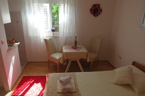 Studio Apartment DORIS | Aire de séjour | Téléviseur