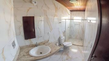 Standard Room | Bathroom | Shower, hair dryer, towels