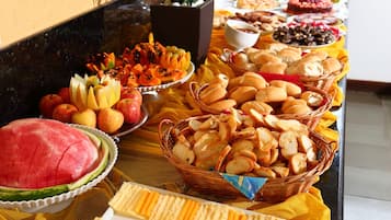 Free daily buffet breakfast