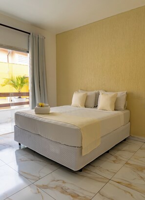 Habitació estàndard | Minibar, caixa forta a l'habitació i cortines opaques 