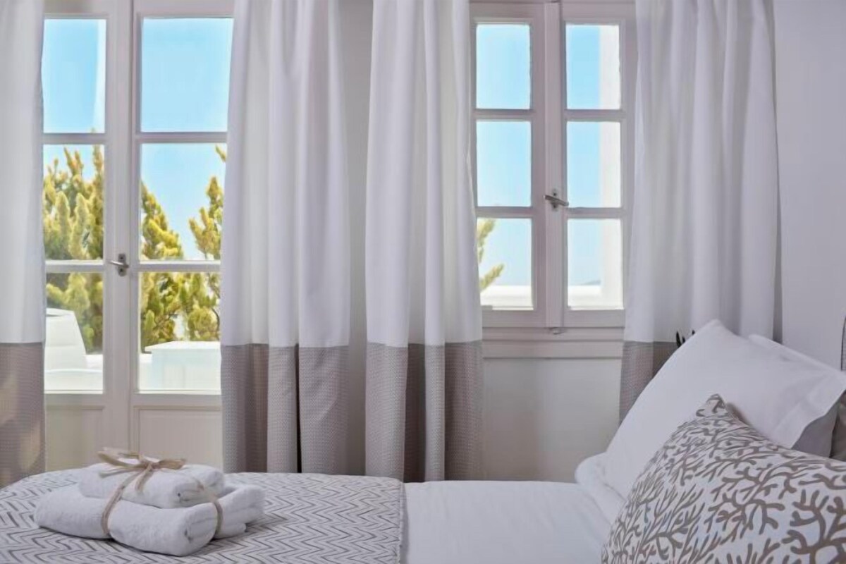 Premium bedding, minibar, in-room safe, blackout drapes