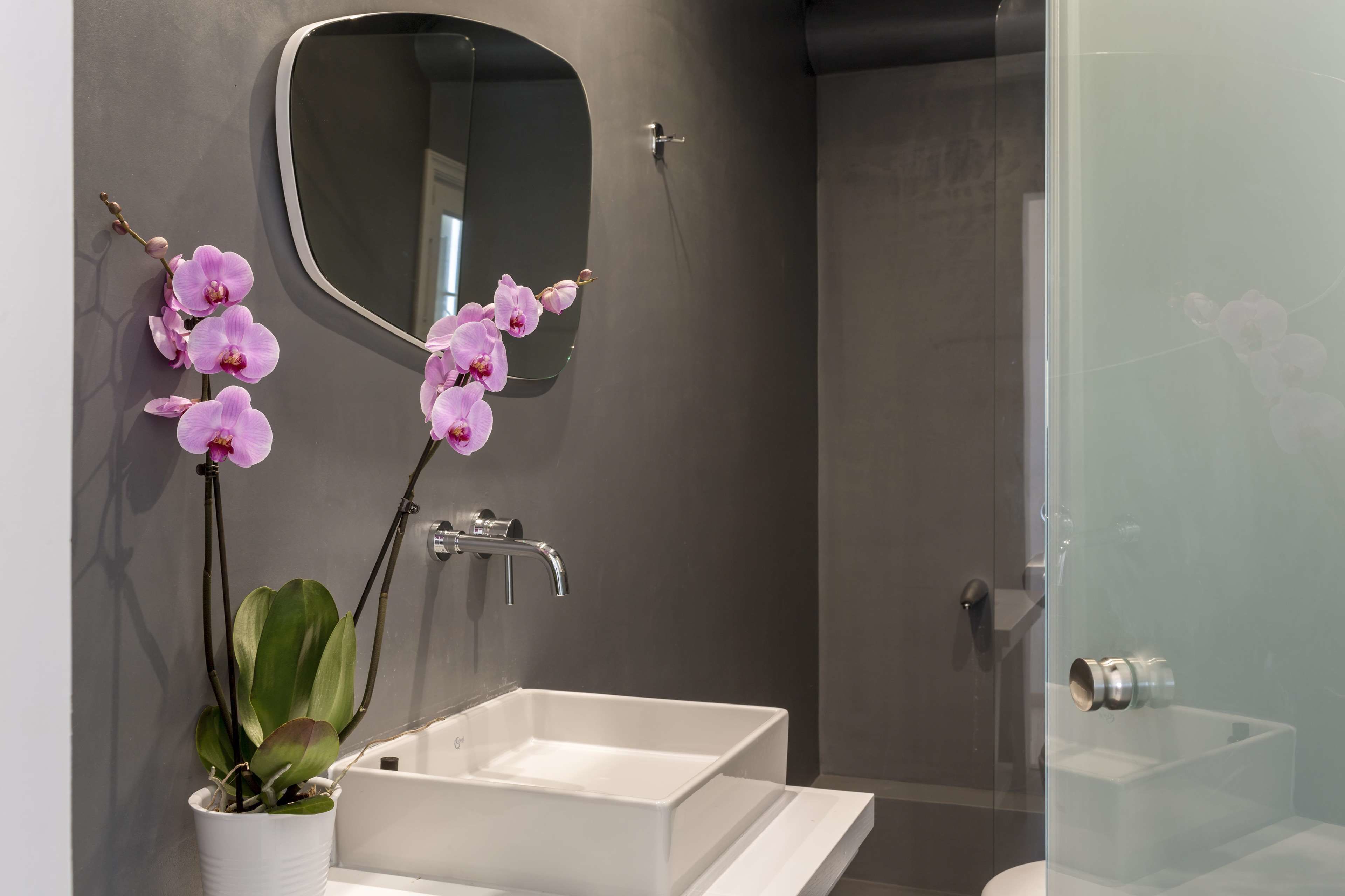 deluxe suite, hot tub, sea view (outdoor) | bathroom | shower, free toiletries, hair dryer, bathrobes