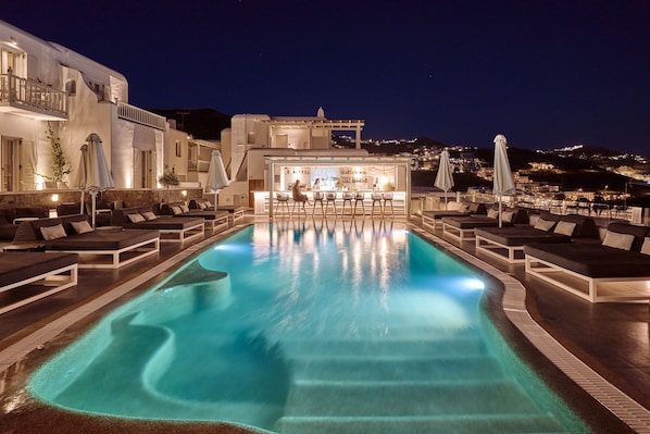 Seasonal outdoor pool, free pool cabanas, pool umbrellas