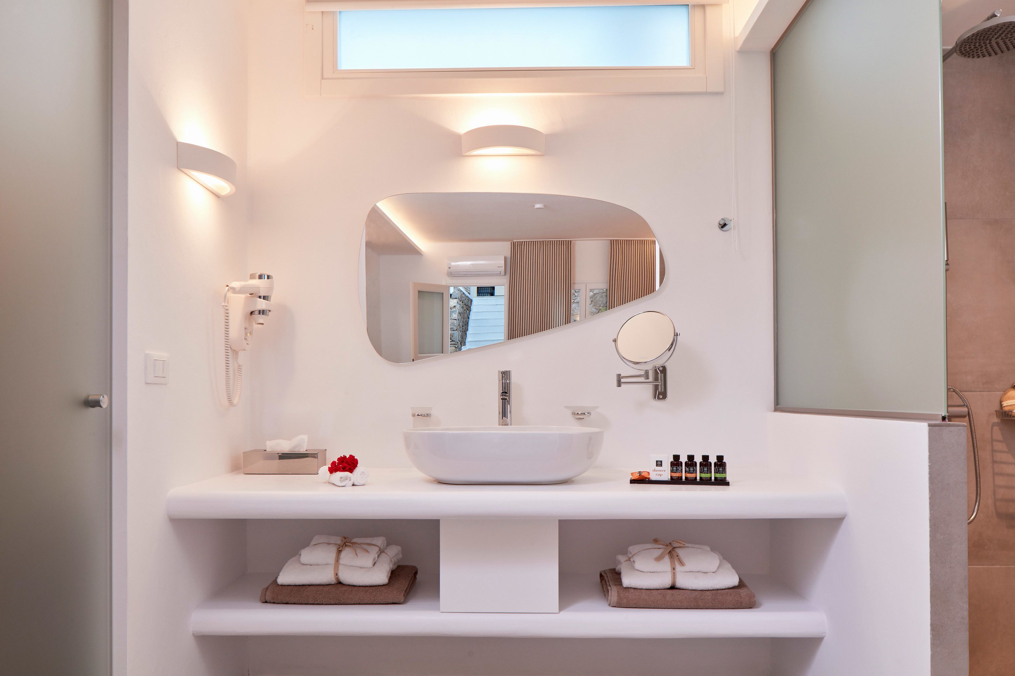 junior suite, ground floor | bathroom | shower, free toiletries, hair dryer, bathrobes