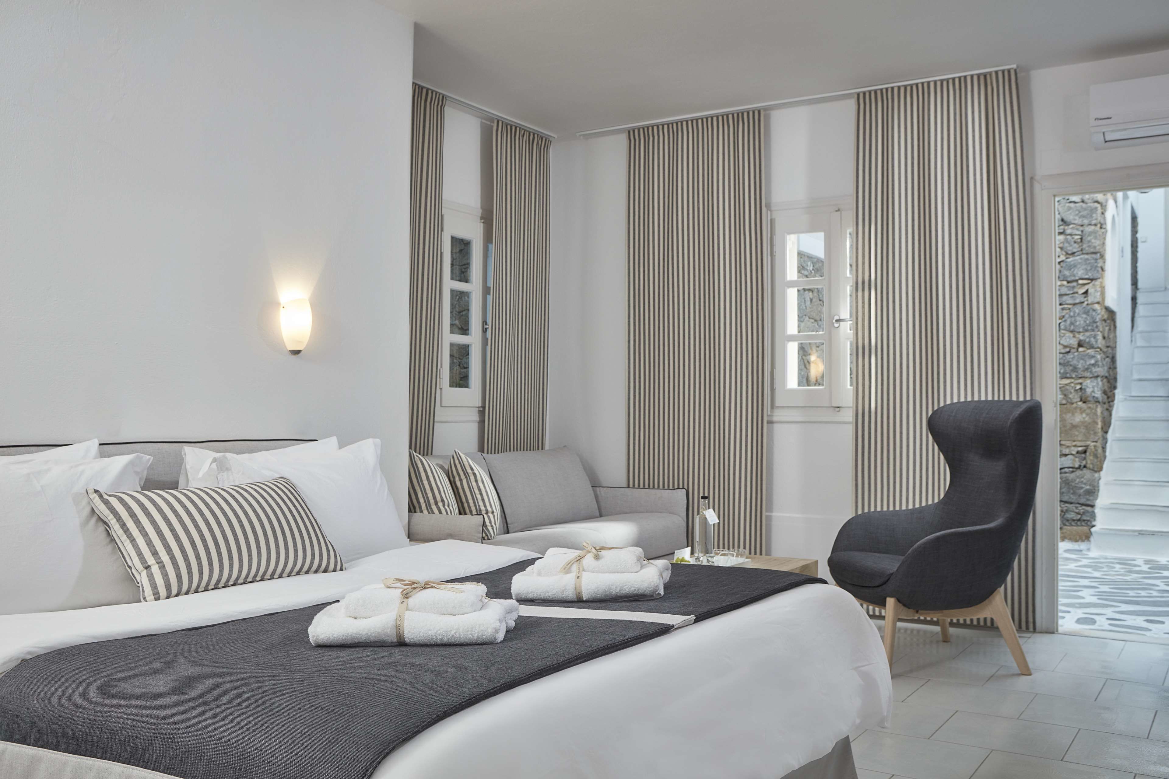 junior suite, ground floor | premium bedding, minibar, in-room safe, blackout curtains