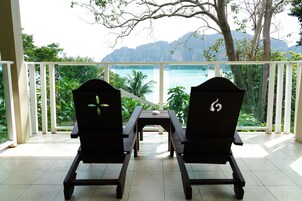 Grand Room | Living area | 32-inch TV with satellite channels