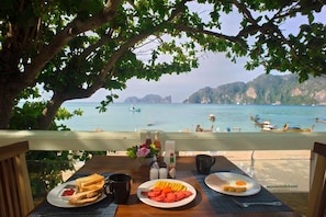 Daily buffet breakfast (THB 350 per person)