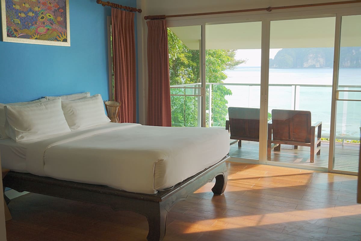 Grand Deluxe Villa Seaview | Minibar, in-room safe, individually furnished, desk