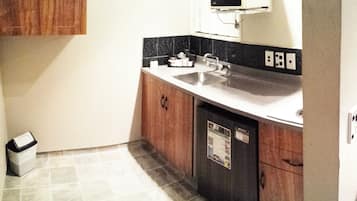 XSmall One-Bedroom Unit | Private kitchenette | Fridge, microwave, coffee/tea maker