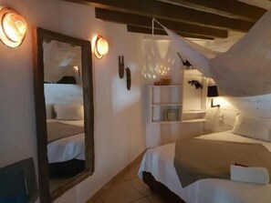 Comfort Double Room (Charm Room) | In-room safe, desk, blackout drapes, free WiFi - La Ribaudière (Antananarivo)