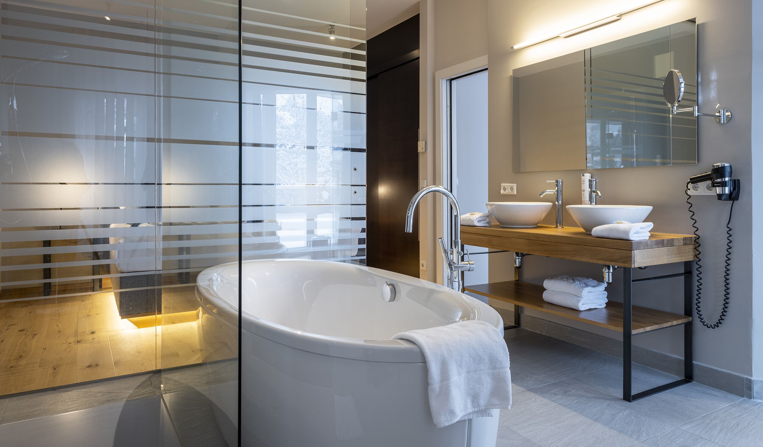 suite, 1 bedroom, mountain view | bathroom | shower, free toiletries, hair dryer, bathrobes