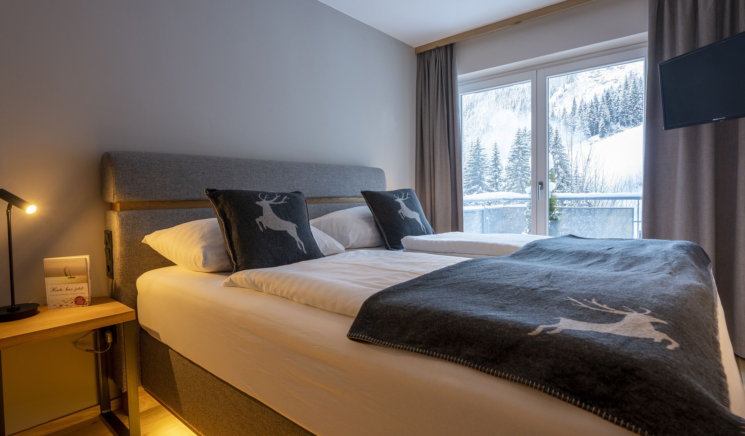 Suite, 1 camera da letto, vista montagna | Biancheria da letto ipoallergenica, materassi Select Comfort, minibar