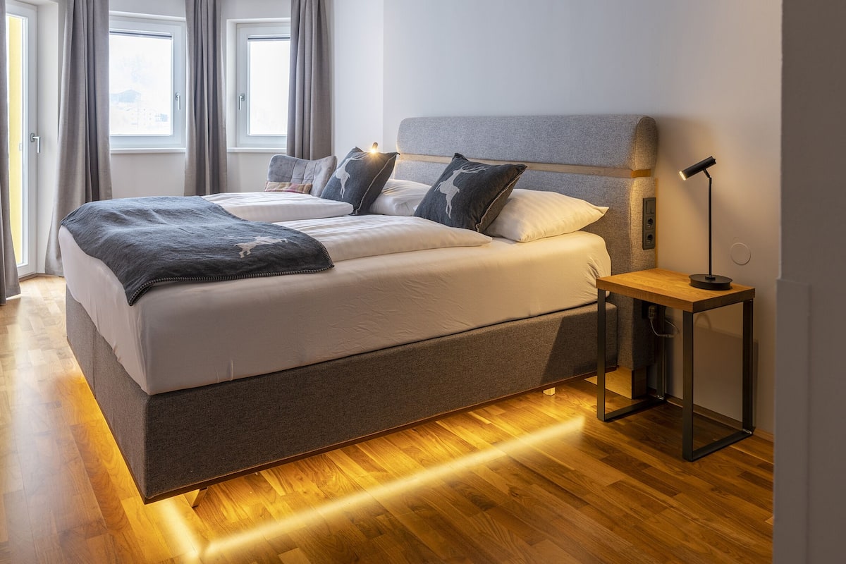 suite, 2 bedrooms, balcony, mountain view | 2 bedrooms, hypo-allergenic bedding, select comfort beds, minibar