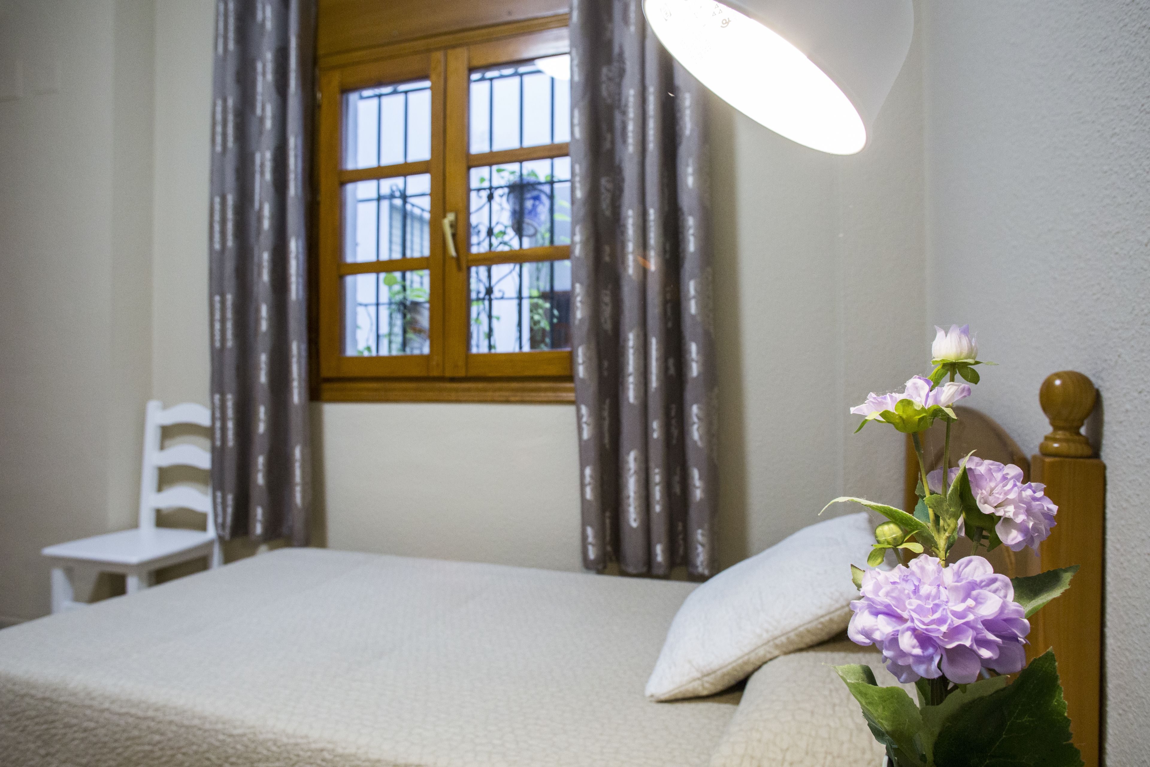 Individually furnished, desk, iron/ironing board, free WiFi