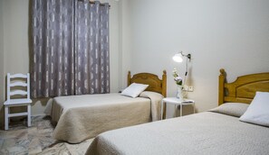 Triple Room | Individually furnished, desk, iron/ironing board, free WiFi - Hotel Mairena (Mairena del Alcor)