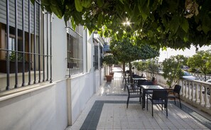 Terrace/patio - Hotel Mairena (Mairena del Alcor)