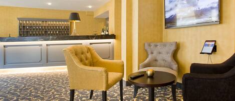 Lobby lounge