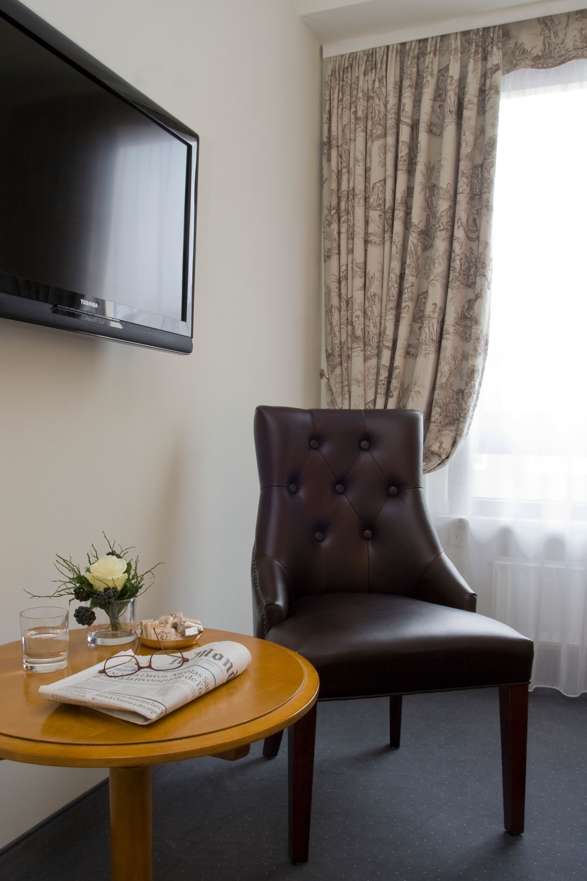 hypo-allergenic bedding, pillow-top beds, desk, blackout curtains