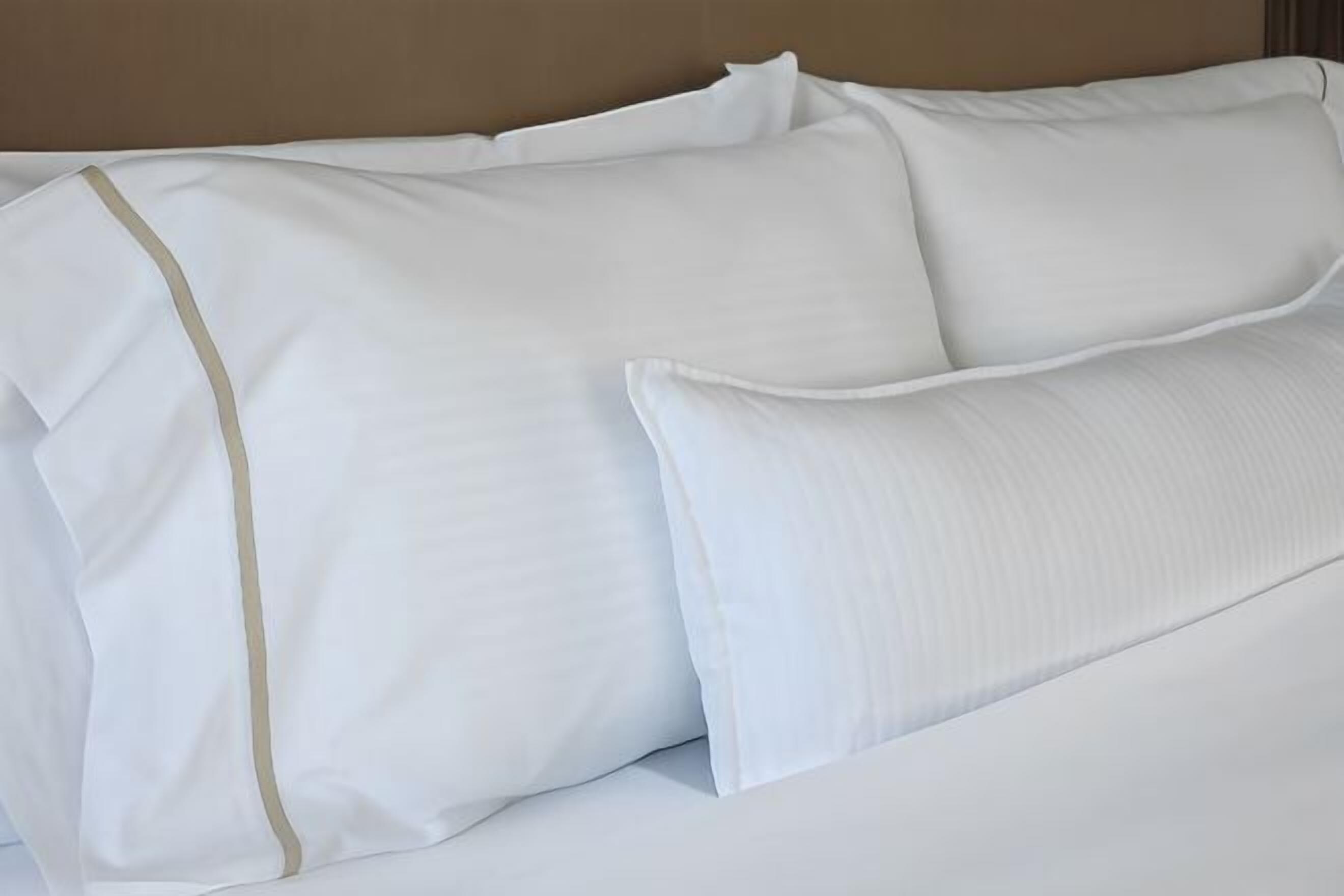 Literie hypoallergénique, couette en duvet d'oie, minibar