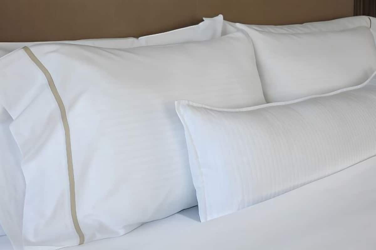 1 dormitori, roba de llit hipoal·lergògena, cobrellits i minibar