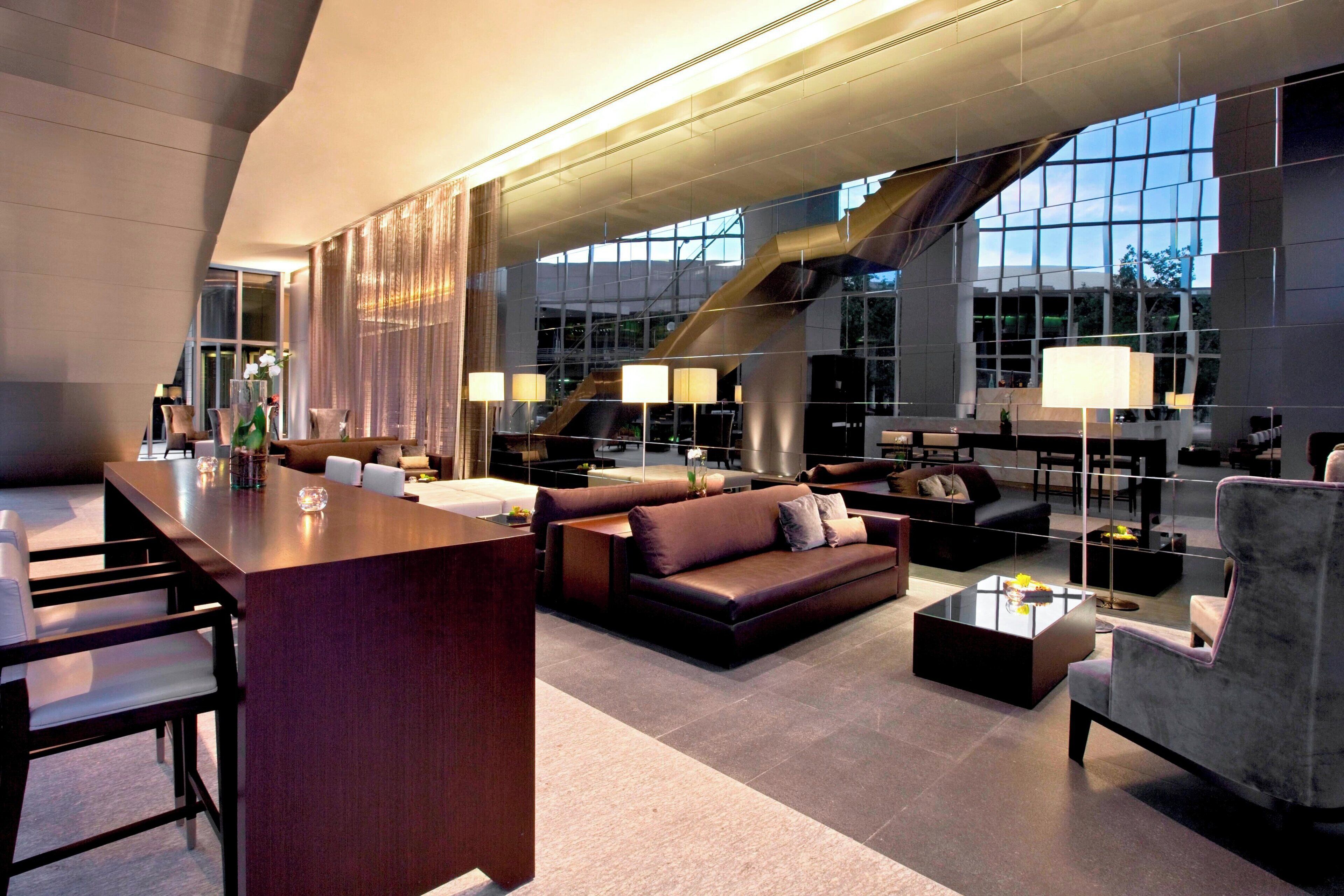 Lobby lounge