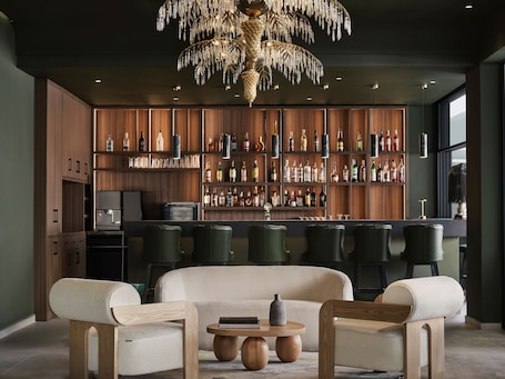 Bar (on property). Pearl Hotel