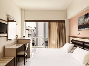 Literie hypoallergénique, coffres-forts dans les chambres, bureau