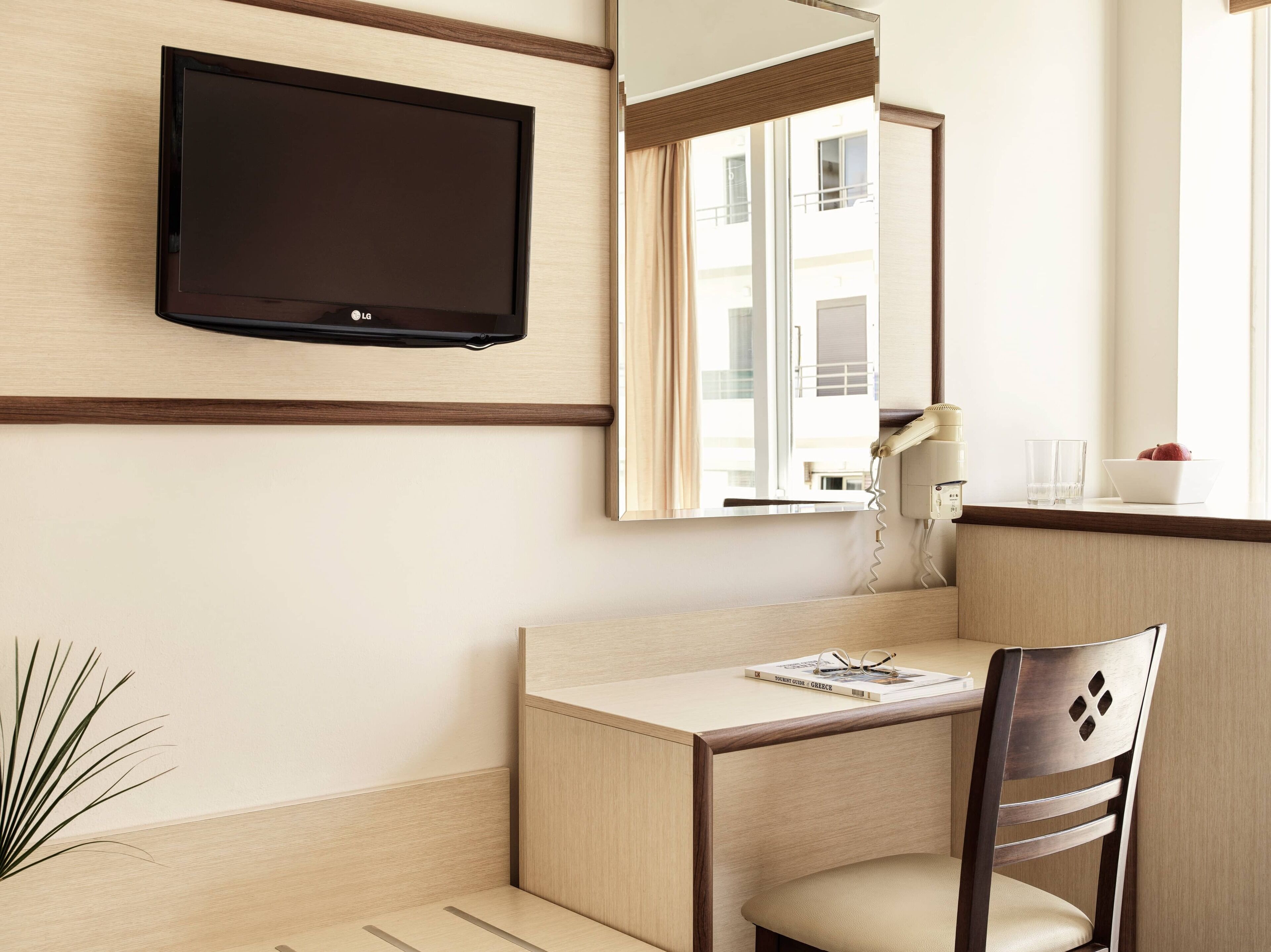 21-inch smart tv with satellite channels, tv