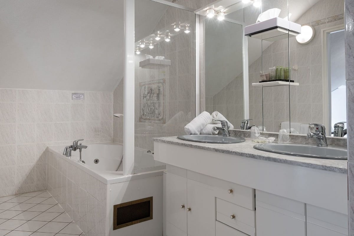 family room, jetted tub | bathroom | free toiletries, hair dryer, towels