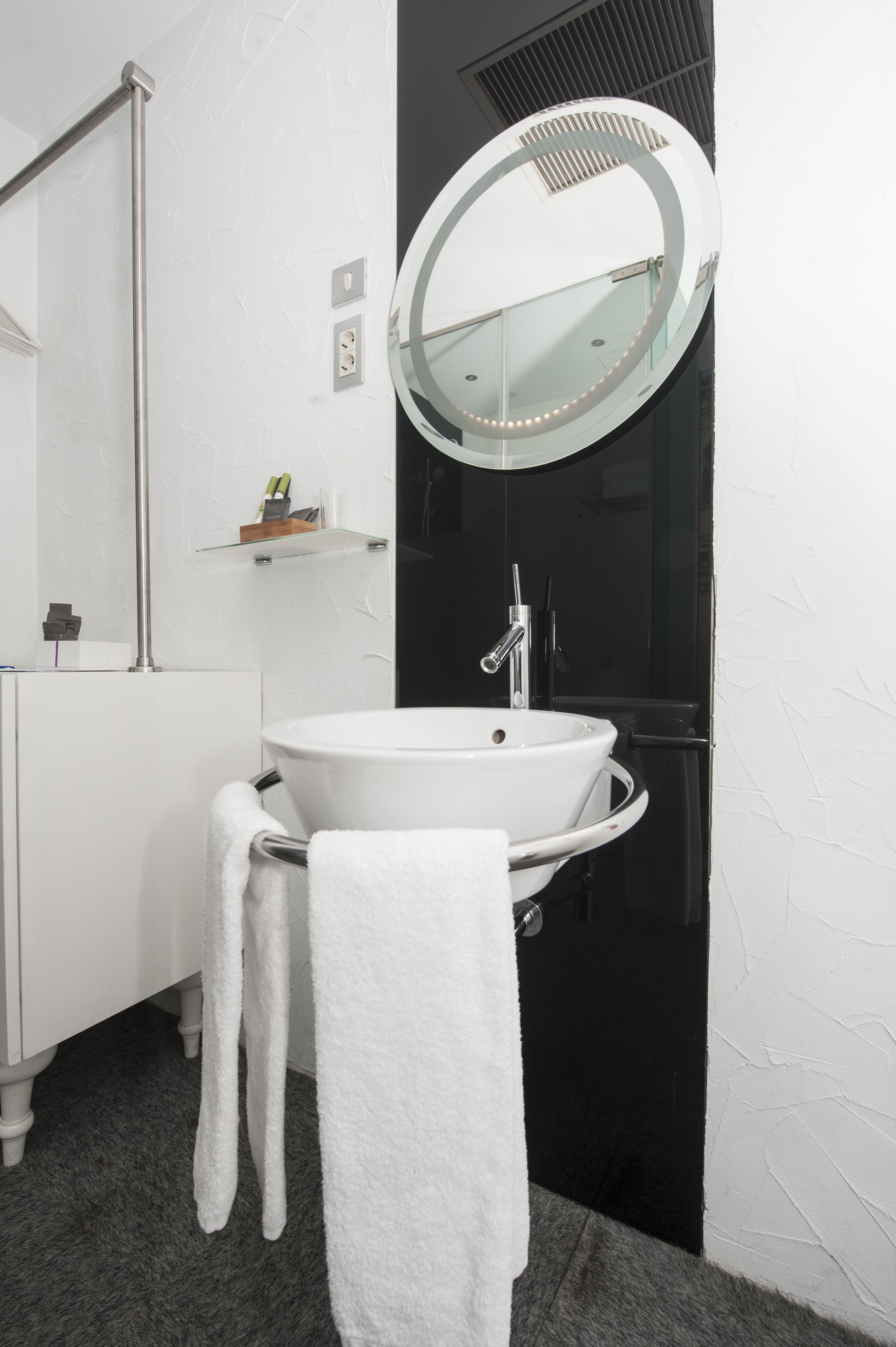 double room, 1 double bed (non opening windows) | down duvets, memory-foam beds, minibar, in-room safe