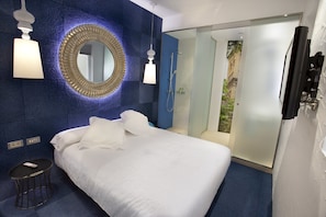 Tweepersoonskamer, 1 tweepersoonsbed (Non opening windows) | Uitzicht vanuit de kamer