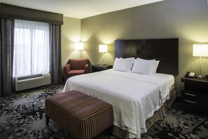 Room, 1 King Bed, Non Smoking | In-room safe, desk, iron/ironing board, free WiFi - Hampton Inn Oxford/Conference Center (Oxford)