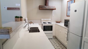 Refrigerador, cafetera/tetera, tetera/pava eléctrica