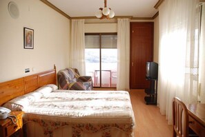 Desk, cribs/infant beds, rollaway beds, free WiFi