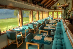 Se sirven cenas y mariscos